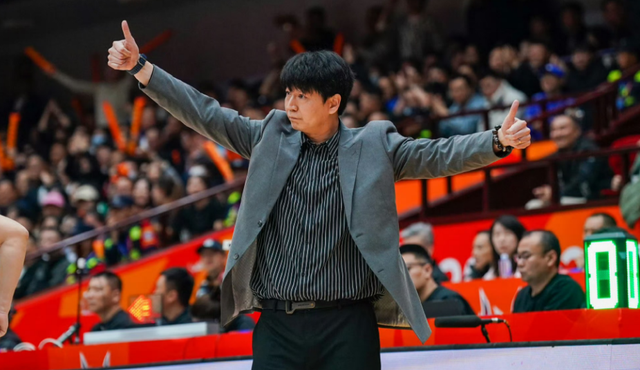 星空体育APP-山东男篮拒绝输球!全力淘汰浙江队,琼斯上演首秀,央视直播