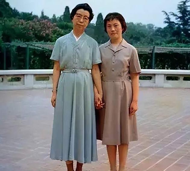 星空体育下载-1956年,江青赴苏联治病,向接诊的医生坦言:我和毛泽东同志是政治夫妻