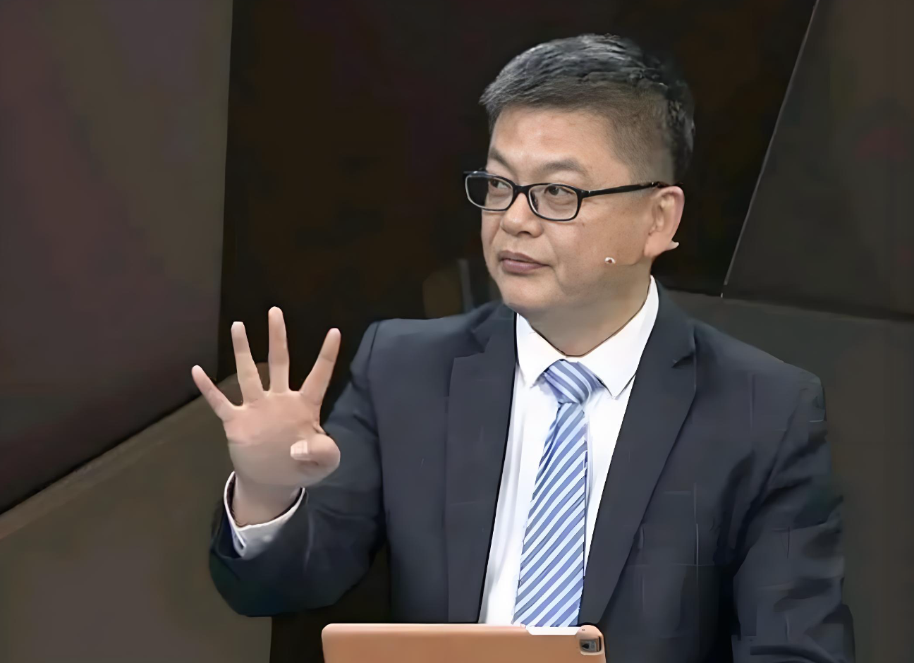 2连胜!苏群中肯点评,指出了男篮赢球的3大原因